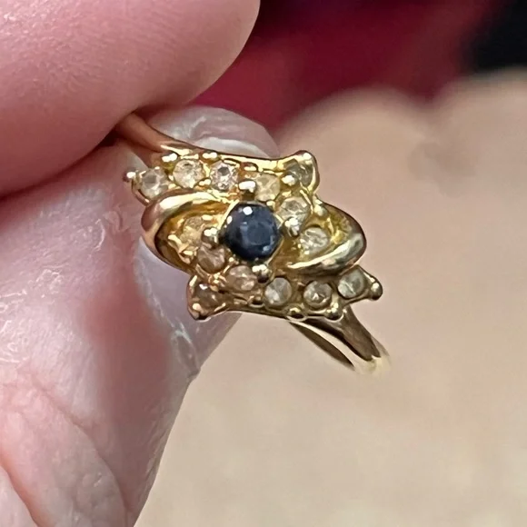 VTG Cottagecore Faux Sapphire Gold Tone Metal Costume Jewelry Size 7 3/4 Ring - Picture 4 of 8